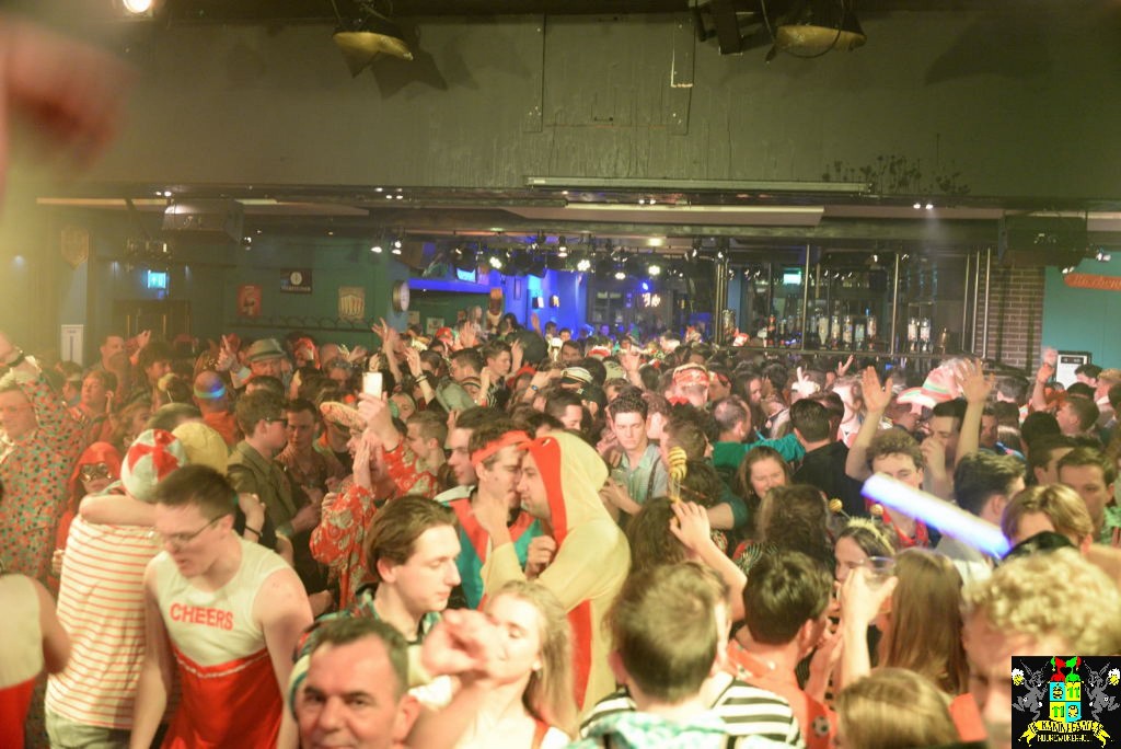 ../Images/Carnavals vrijdagavond in VdG 208.jpg